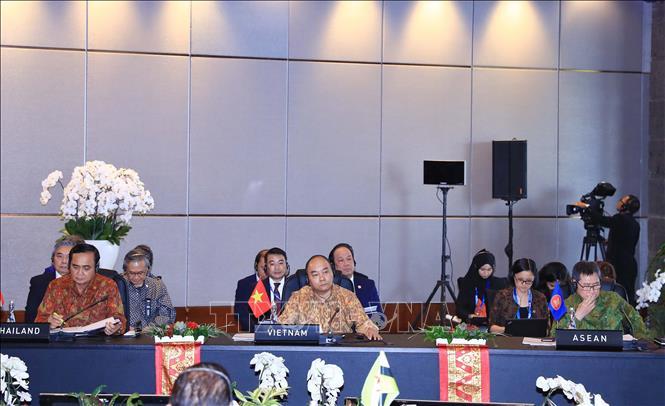 Thủ tướng Nguyễn Xuân Phúc tham dự cuộc gặp các nhà lãnh đạo ASEAN